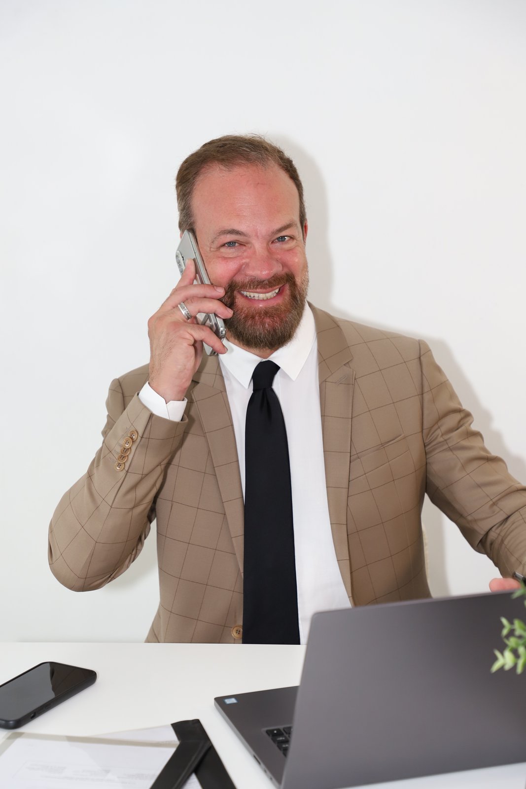Sergio Felice, asesor financiero, en su oficina de Barcelona